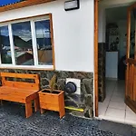 Ushuaia Magnifica, Luminoso Dpto A Pocas Cuadras Del Centro, Planta Baja Con Asador
